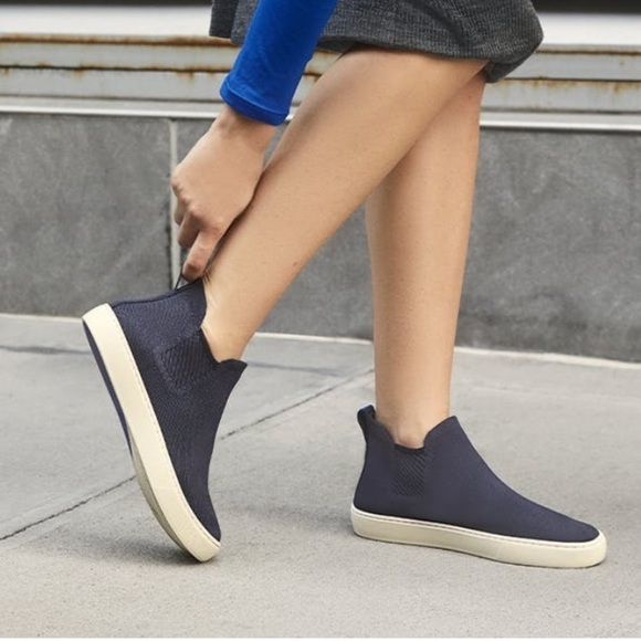 Rothy’s 10.5 Chelsea boots in black fall boots machine washable soft winter boot - Picture 1 of 11